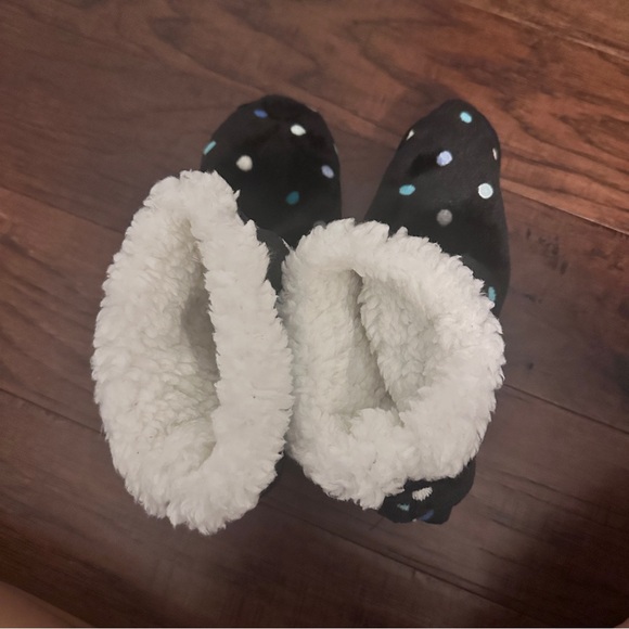 Cozy Black Polka Dot Slippers - Picture 2 of 3